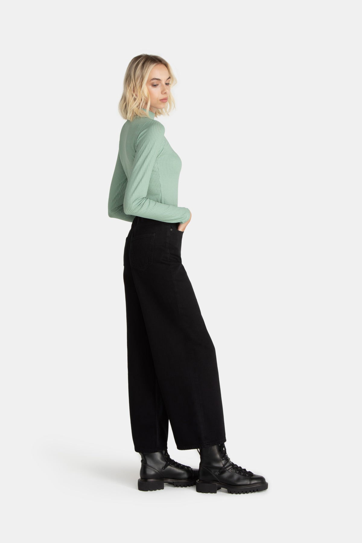 Wide Cropped Jeans BARLERIA Black Overdyed