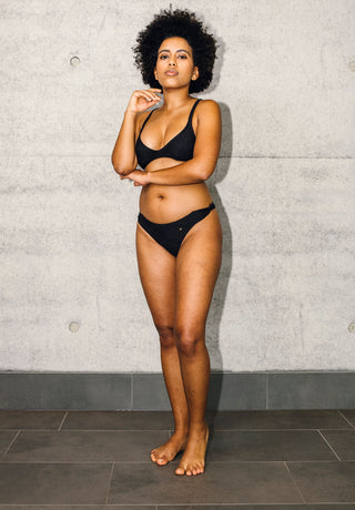 LOVJOI Bikini Top in schwarz hergestellt in Europa